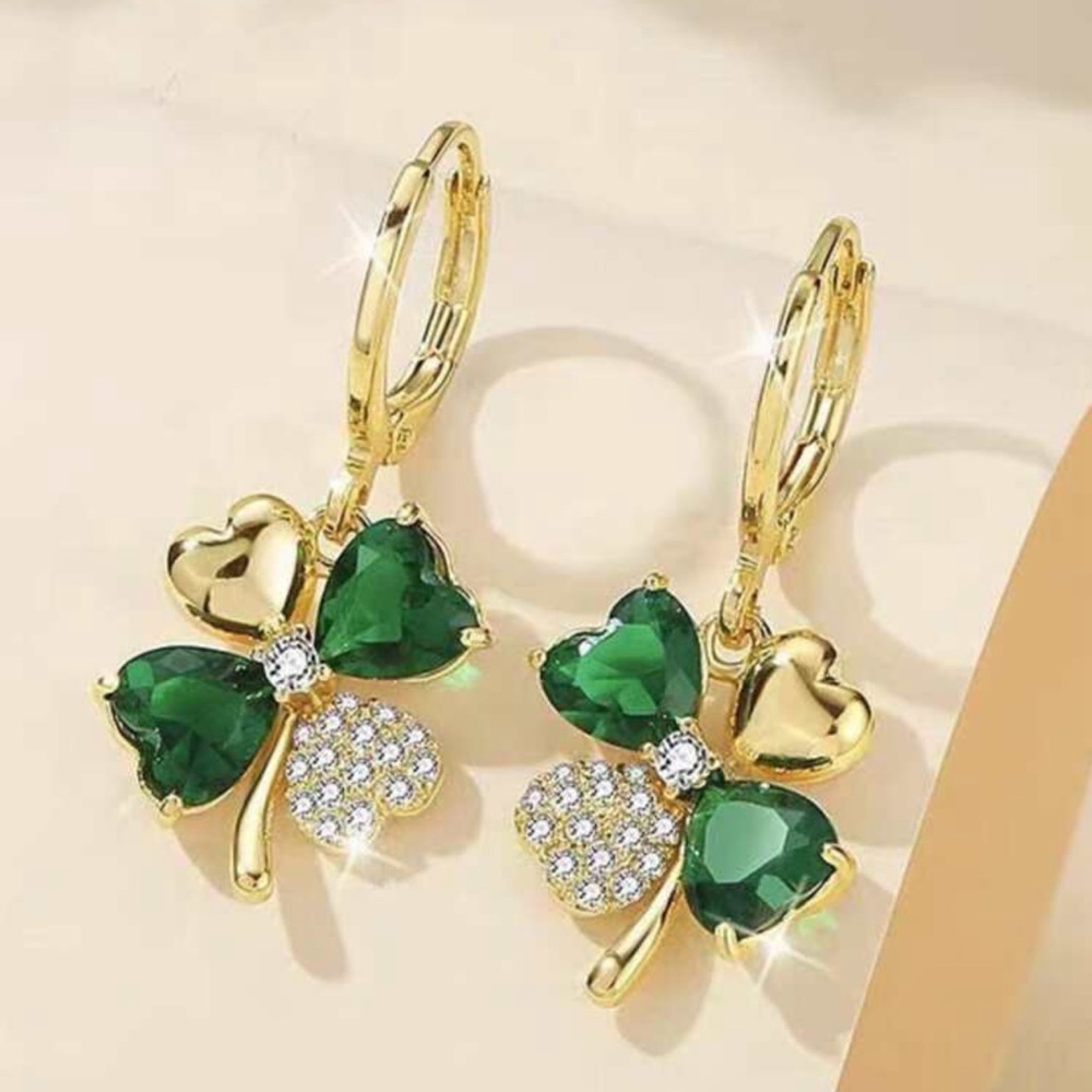Clover Green Suitable earrings